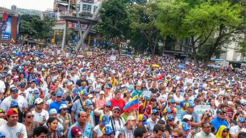 Concentración con el Foro Penal Venezolano en Las Mercedes  llenó la Sadel (fotos y video)