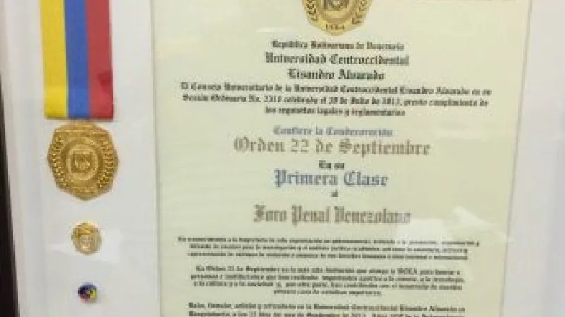La UCLA entregó Orden 22 de Septiembre al Foro Penal Venezolano
