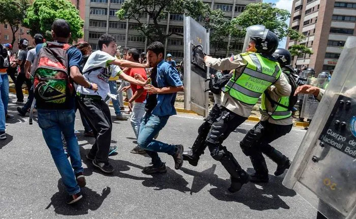 GNB vacía tarjetas de débito a manifestante detenido en protesta