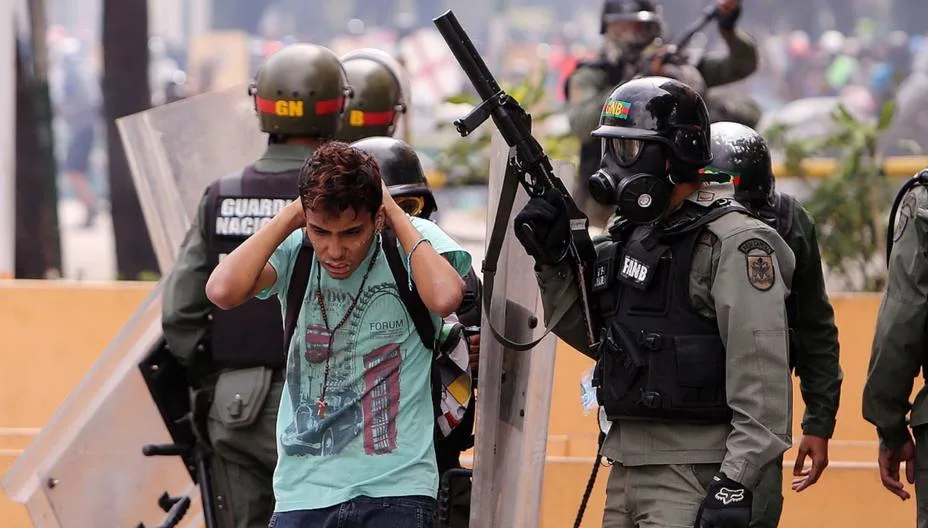 ONG: Juicios militares a civiles violan Constitución y derechos humanos