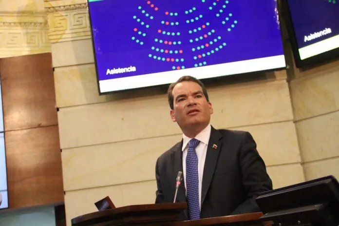Diputado Guanipa expuso represión a manifestantes en el Congreso colombiano