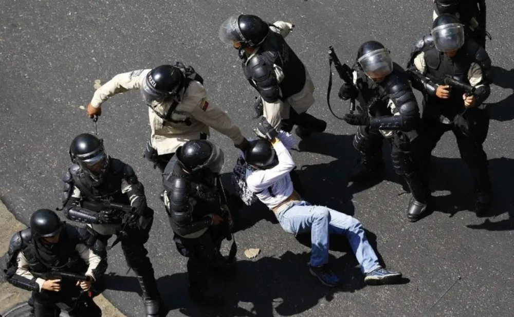 Foro Penal: Diariamente se producen al menos 100 detenciones arbitrarias