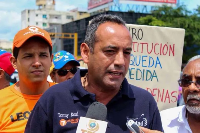 Trasladan a Tonny Real, acusado de delitos militares, a cárcel 26 de julio en Guárico