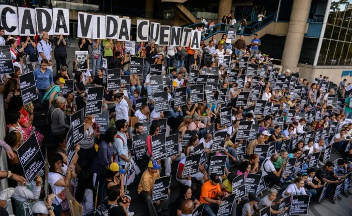 Oposición vuelven a marchar para recordar a los muertos durante protestas