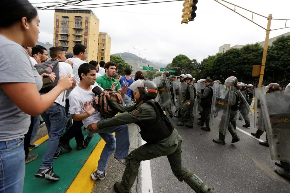 Foro Penal: Casi 3.000 venezolanos arrestados por protestar