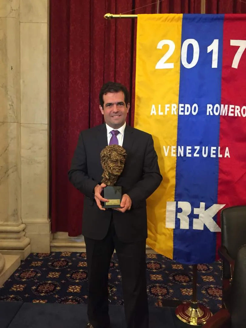 Venezuela: Alfredo Romero recibió premio Robert F. Kennedy en DC por defensa de los DDHH