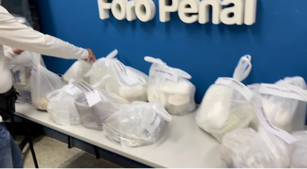 Bus de la Libertad de Foro Penal entregó alimentos y medicinas a presas políticas en el INOF