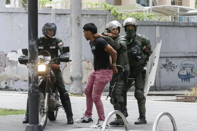 Terrorismo, incitación al odio: las duras acusaciones contra los manifestantes detenidos en Venezuela y las posibles condenas