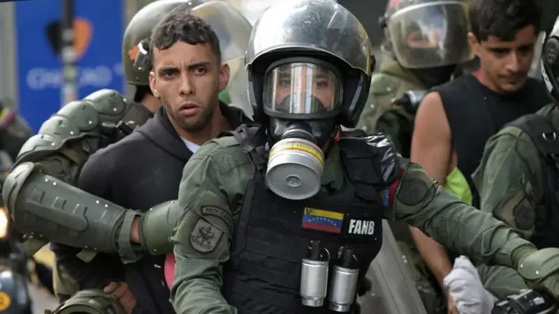 Desde que lo detuvieron mi hermano ha perdido unos 60 kilos : las denuncias de los familiares de los arrestados en Venezuela tras las elecciones de hace 3 meses