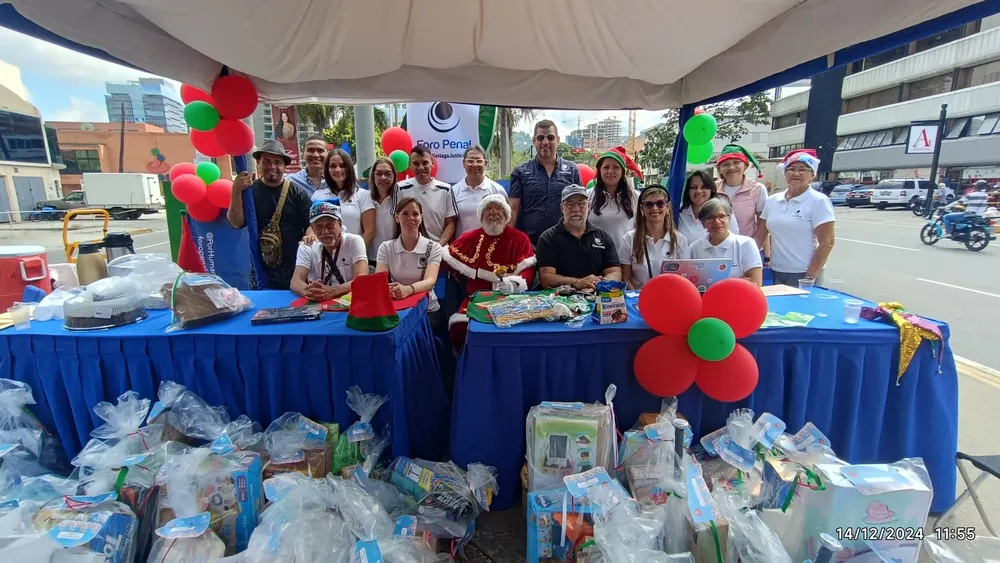 Más que juguetes: un mensaje de amor y esperanza en la décima edición de "Regala Sonrisas en Navidad'" de Foro Penal
