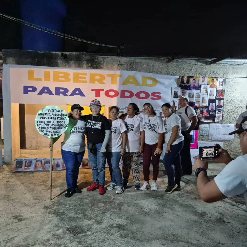 Foro Penal Capítulo Altos Mirandinos acompaña  vigilia de familiares en la cárcel de Ramo Verde