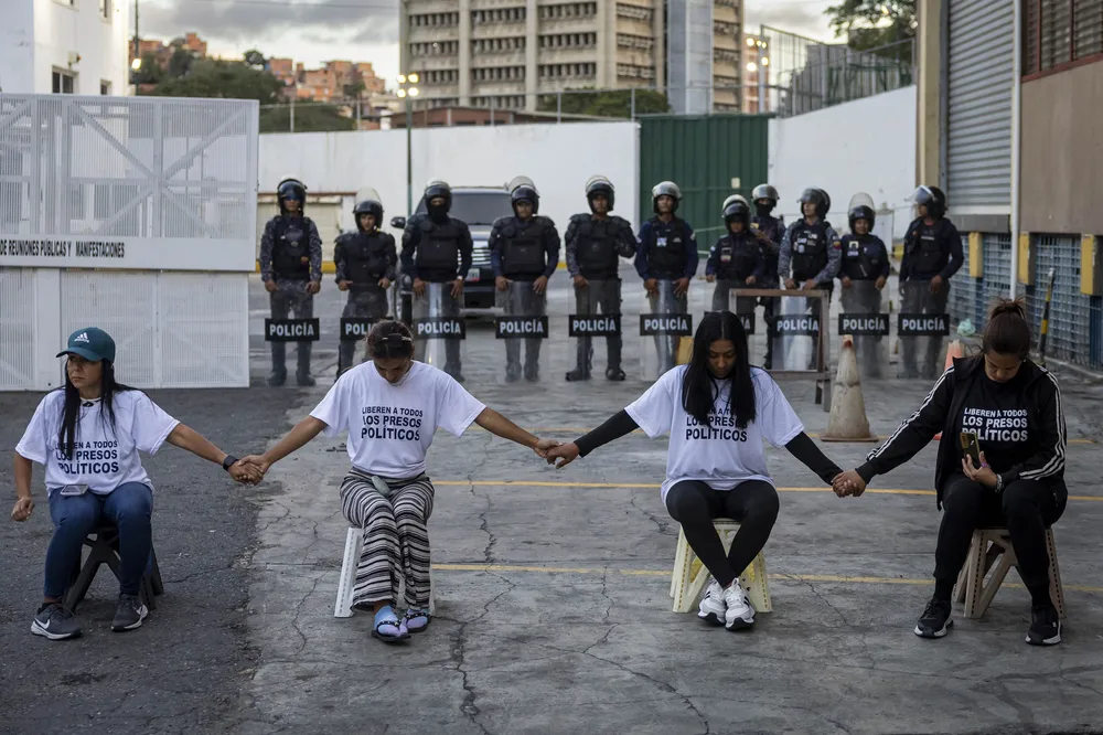 Todavía hay 734 presos políticos en Venezuela. Las liberaciones comenzaron antes de que Maduro dejara el poder.