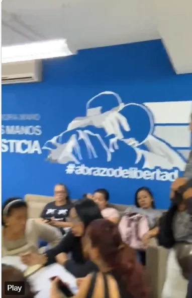 Foro Penal sobre asistencia a familiares de Presos Políticos en el marco de la Ley de Amnistía