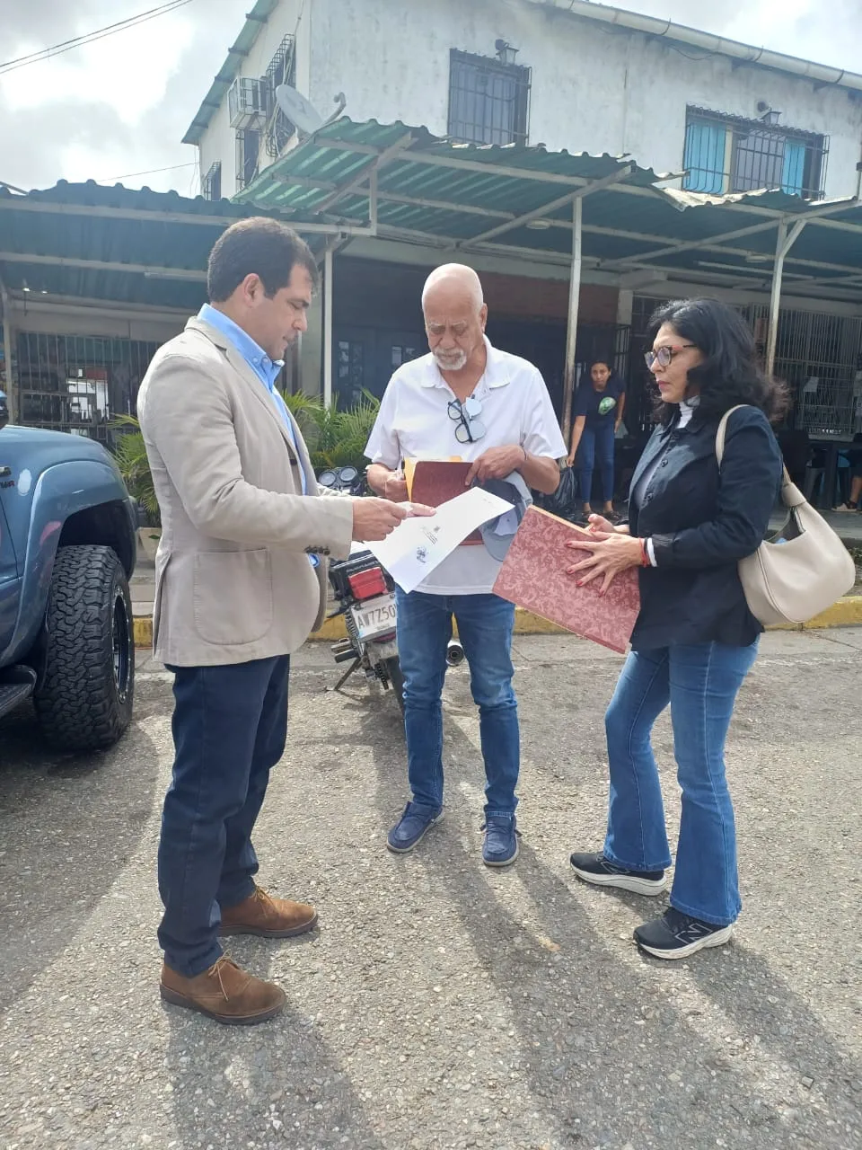 Alfredo Romero y parte del equipo del Foro Penal Caracas visita el Internado Judicial de El Rodeo