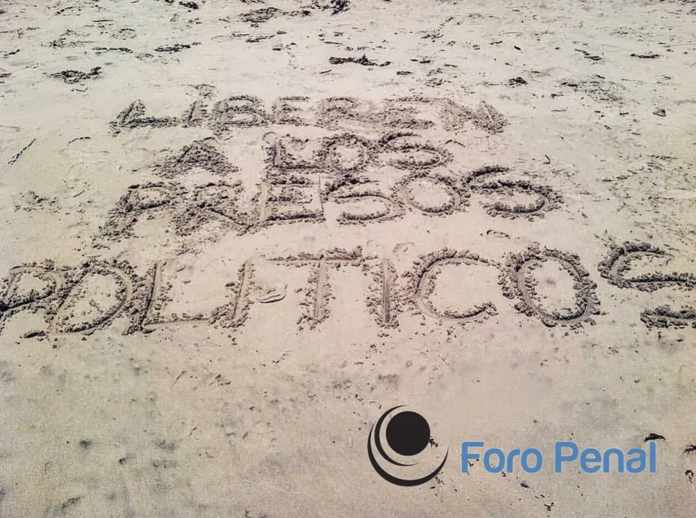 Hoy, mientras el país hace una pausa, ellos siguen esperando justicia.  Siguen esperando libertad.