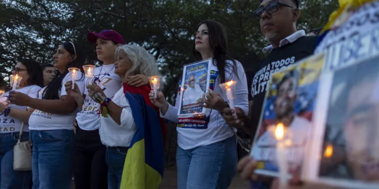 Foro Penal confirma al menos 64 excarcelaciones de presos políticos de distintas cárceles de Venezuela
