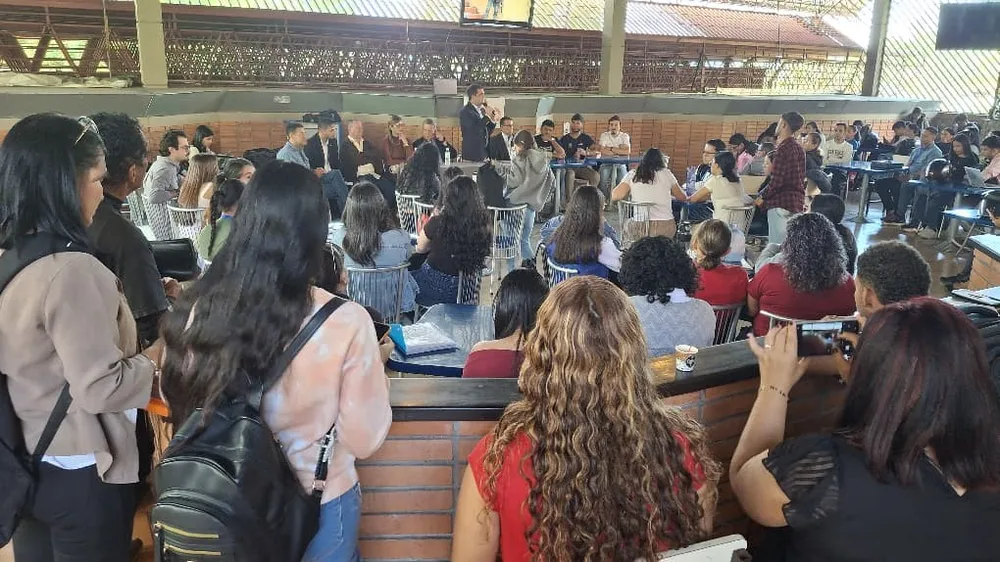 La academia reflexiona sobre la justicia en Venezuela en conversatorio con el Foro Penal